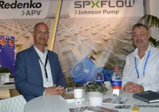 Alwin van der Wees en Peter Roessink van SPX Flow met in het midden een Johnson-pomp.